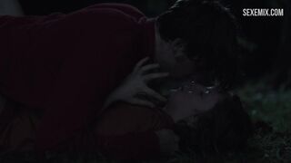 Lena Dunham fa sesso a terra, scena in Girls