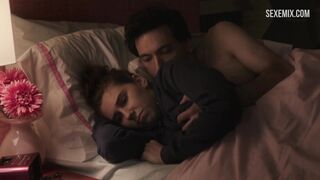 Zosia Mamet yatakta yanlamasına sikiliyor, Girls'deki sahne