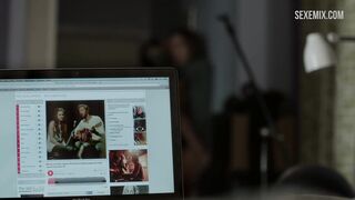 Allison Williams est plaquée contre le mur et baisée, scène dans Girls