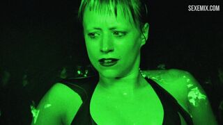 Sook-Yin Lee si masturba nell'acqua, scena di Shortbus