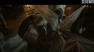 Cowgirl Karla Crome sexe en vol, scène dans Carnival Row