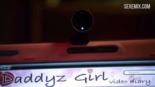 Laura Wiggins cowgirl sex on webcam, сцена в Shameless