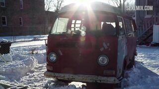 Laura Wiggins sexo cowgirl no carro, cena em Shameless