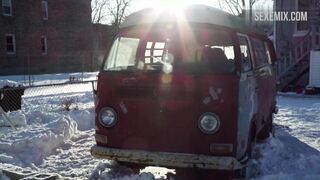 Laura Wiggins sexo cowgirl no carro, cena em Shameless