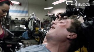 Levy Tran Sex cowgirl em uma motocicleta, cena em Shameless