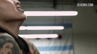 Levy Tran Sex cowgirl em uma motocicleta, cena em Shameless