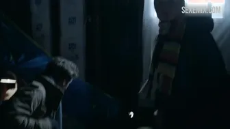 Il seno di Virginia Morris, scena erotica in Shameless