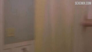 Scarlett Davis zeigte ihre Brüste unter der Dusche, Szene in #FollowMe