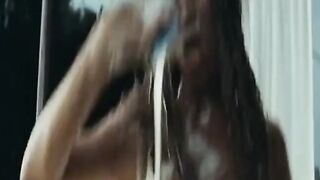 Seni di Elisa Tovati, Scena erotica a 99 franchi