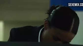 Leisha Hailey y Rose Rollins se lo montan en el auto