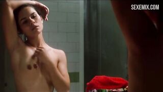 Карла Чамбел надевает майку перед зеркалом, сцена из 98 Octanas