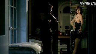 Maria Barranco in einem sexy Nachthemd, Szene in Lifting de corazon