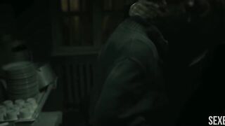 Monika Dorota nos mostra seus lindos peitos pressionados contra o vidro, cena em O Anjo Poderoso