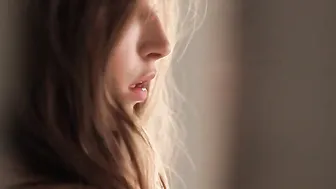 Elsie Hewitt ci mostra il suo sedere e i suoi bellissimi seni, scena in 8 Loves