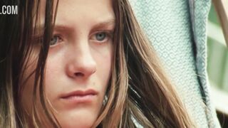 Fantine Harduin bellissimo momento sexy dal film Adoration