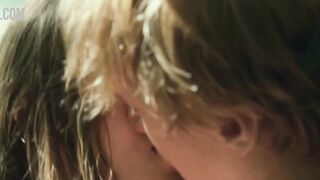 Fantine Harduin bellissimo momento sexy dal film Adoration