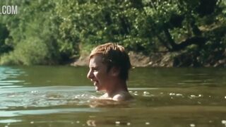 Fantine Harduin bellissimo momento sexy dal film Adoration