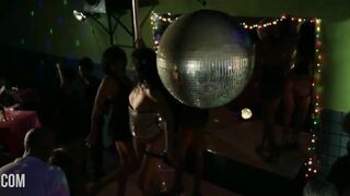 Paulina Albuquerque e Pally Siqueira momento sexy no filme Big Jato