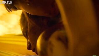 Claudia Salas nos muestra sus pechos, escena lésbica en Elite