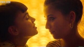 Claudia Salas nos muestra sus pechos, escena lésbica en Elite