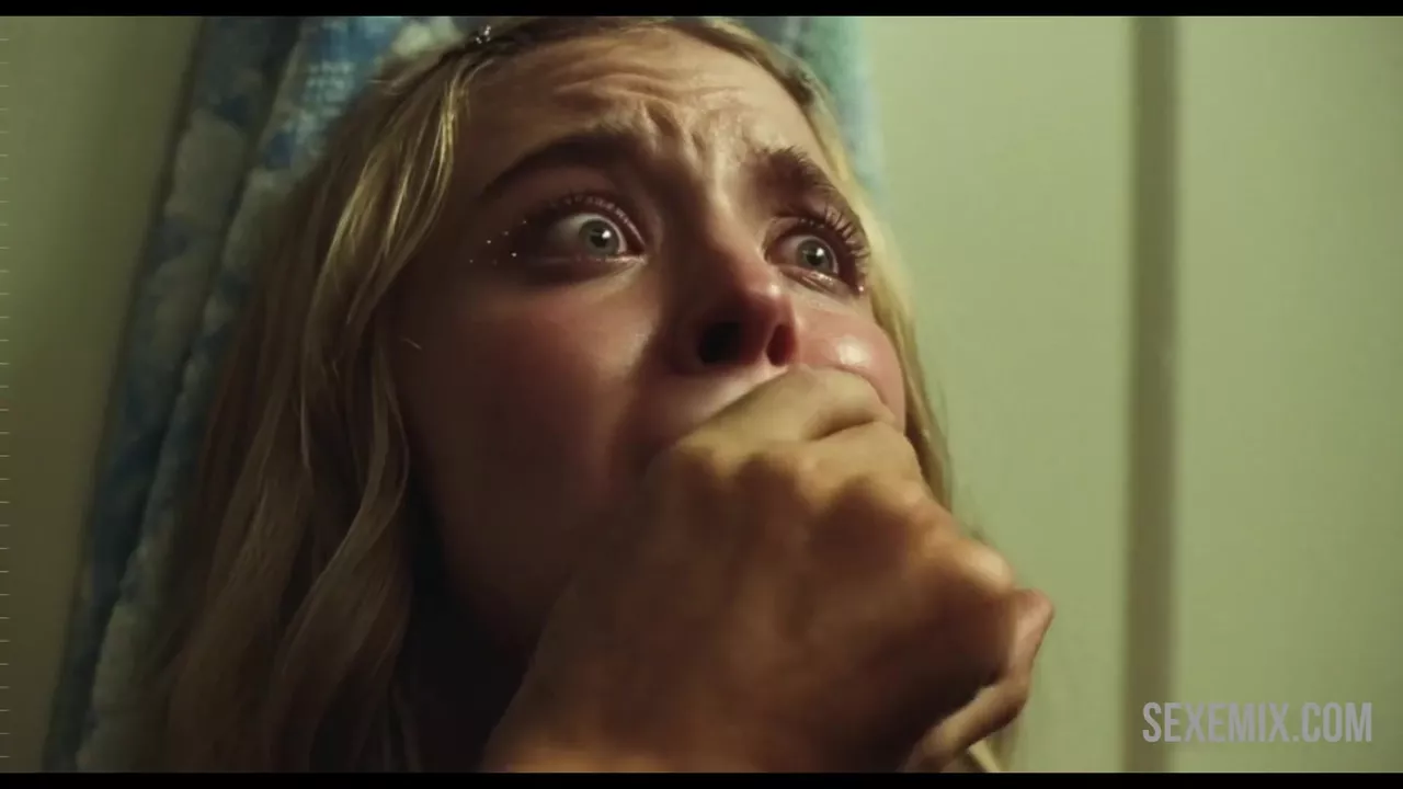 Sydney Sweeney nuda, scena in bagno - serie Euphoria