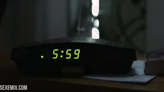 Stephanie Cayol duşta çıplak, sahne Au sol