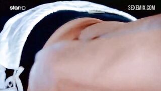 Sexo com Maria Korinthiou na praia, cena de Deep End (2008)