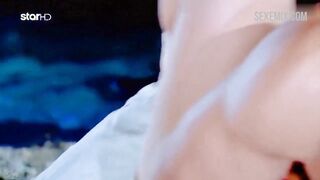 Sexo com Maria Korinthiou na praia, cena de Deep End (2008)