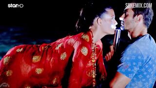 Sexo com Maria Korinthiou na praia, cena de Deep End (2008)