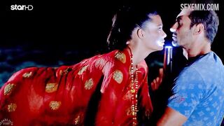 Sexo com Maria Korinthiou na praia, cena de Deep End (2008)