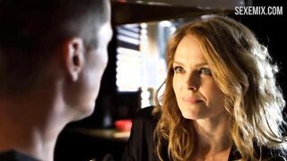 Dina Meyer gostosa em roupa íntima sexy, cena em Evil Doctor 2018