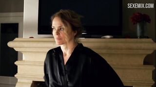 Lindsay Hartley s'embrassent lesbien dans la salle de bain, scène dans Evil Doctor 2018