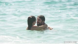 Regina Blandon démontrant son corps en sous-vêtements ici, scène à Como Novio de Pueblo 2019