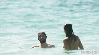 Regina Blandon démontrant son corps en sous-vêtements ici, scène à Como Novio de Pueblo 2019