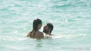 Regina Blandon démontrant son corps en sous-vêtements ici, scène à Como Novio de Pueblo 2019