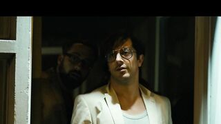 Violetta Schurawlow démontrant le corps nu, scène dans Halbe Bruder 2015