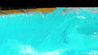 Violetta Schurawlow démontrant le corps nu, scène dans Halbe Bruder 2015