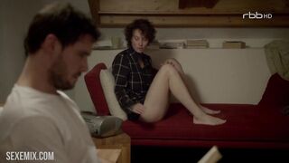 Effi Rabsilber flashing nude boobs, scene in Nackt 2016