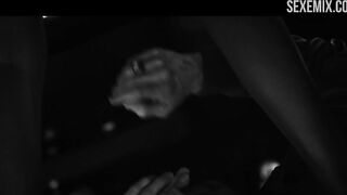 Questa attrice di Chelsea Mee sta mostrando il corpo nudo, scena in Dog Eat Dog (2016)