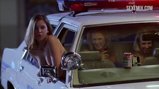 Bristi Havins, Çıplak vücudu ve göğüsleri gösteriyor, Varsity Blues'daki sahne (1999)