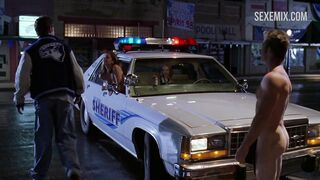 Bristi Havins, Çıplak vücudu ve göğüsleri gösteriyor, Varsity Blues'daki sahne (1999)