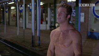 Bristi Havins, Çıplak vücudu ve göğüsleri gösteriyor, Varsity Blues'daki sahne (1999)