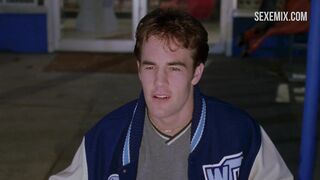 Bristi Havins, Çıplak vücudu ve göğüsleri gösteriyor, Varsity Blues'daki sahne (1999)