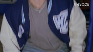 Bristi Havins, Çıplak vücudu ve göğüsleri gösteriyor, Varsity Blues'daki sahne (1999)