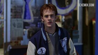 Bristi Havins, Çıplak vücudu ve göğüsleri gösteriyor, Varsity Blues'daki sahne (1999)