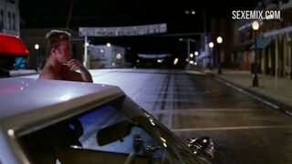 Bristi Havins, Çıplak vücudu ve göğüsleri gösteriyor, Varsity Blues'daki sahne (1999)