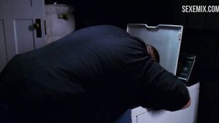 Ali Larter oyuncusu burada iç çamaşırlı vücudu gösteriyor, Varsity Blues (1999) sahnesi