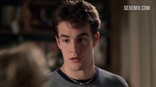 Ali Larter çıplak göğüsleri ve amını gösteriyor, Varsity Blues sahnesi (1999)