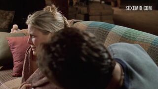 Ali Larter çıplak göğüsleri ve amını gösteriyor, Varsity Blues sahnesi (1999)