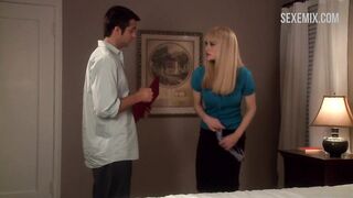 Carla Gugino'nun çıplak vücudu ve büyük göğüsleri sergilediği Elektra Luxx (2010) sahnesi